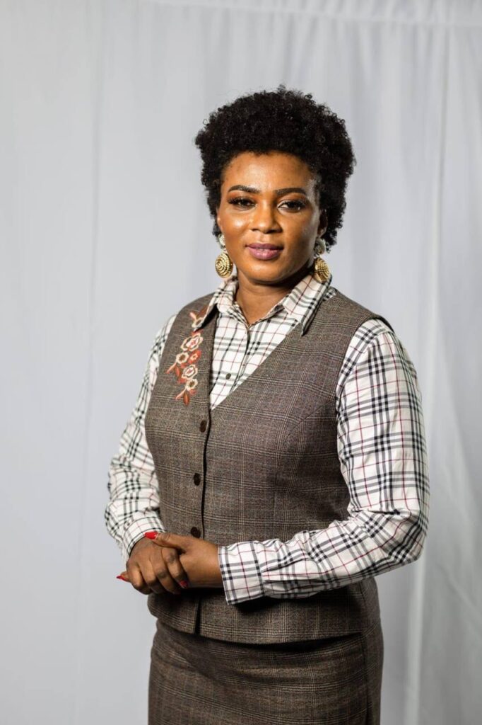 photo 5841543349976894310 y